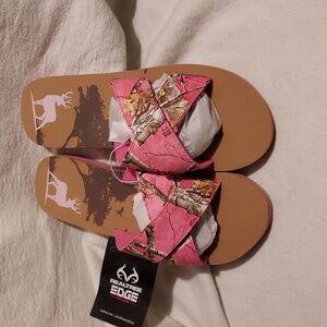 NWT Realtree sandals